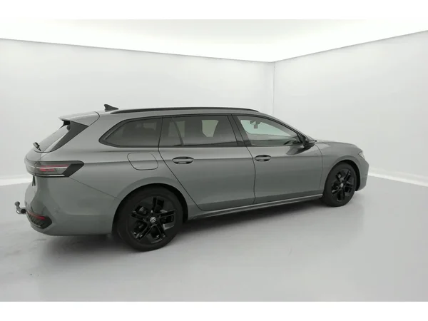 VOLKSWAGEN Passat SW (2024) — foto 35 van 36