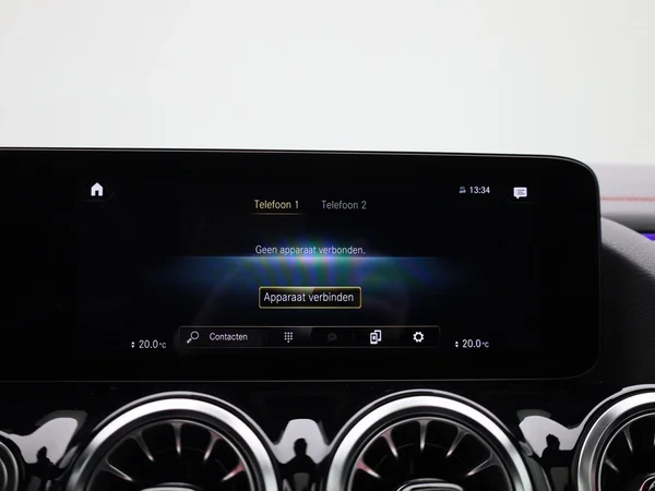 Mercedes-Benz EQA (2021) — foto 16 van 48