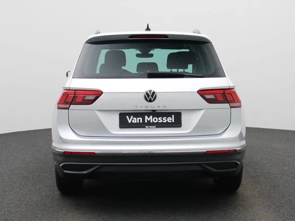 Volkswagen Tiguan (2023) — foto 40 van 43