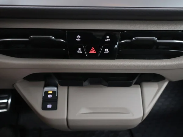 VOLKSWAGEN Multivan T7 eHybrid (PHEV) (2025) — foto 16 van 29