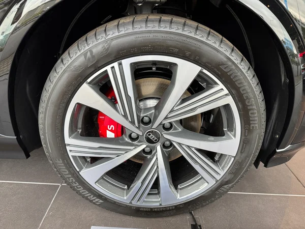 AUDI SQ6 e-tron (2026) — foto 14 van 23
