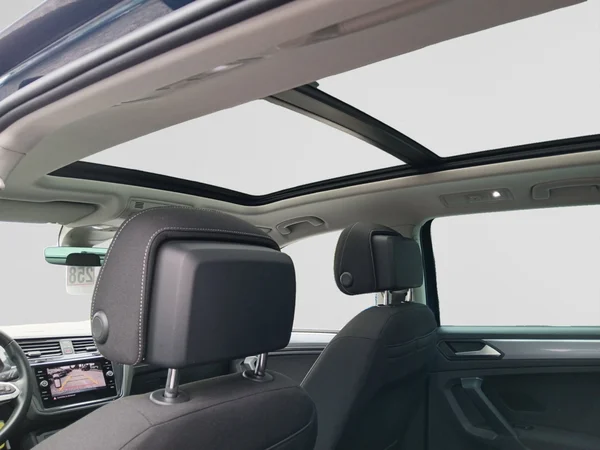 VOLKSWAGEN Tiguan (2023) — foto 6 van 19