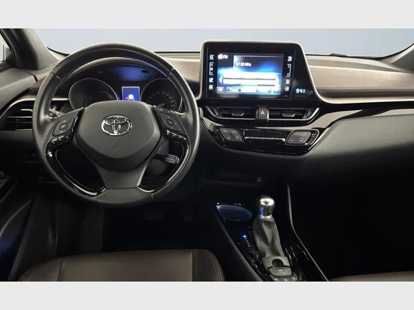 Toyota C-HR (2019) — foto 2 van 15