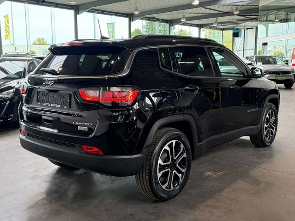 Jeep Compass (2022) — foto 13 van 19