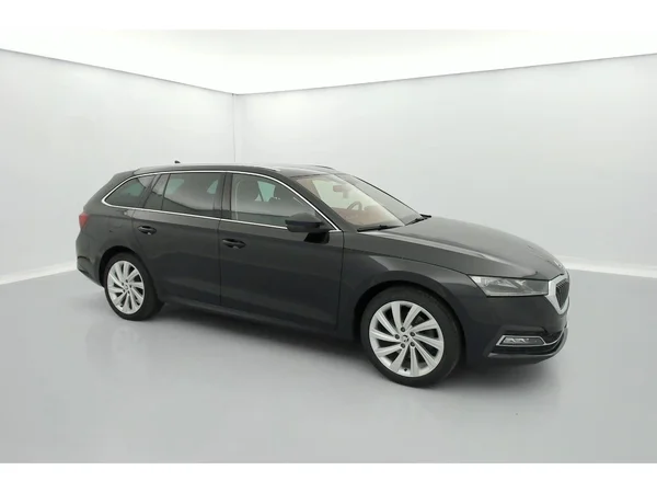 SKODA Octavia Combi PHEV (2021) — foto 5 van 37