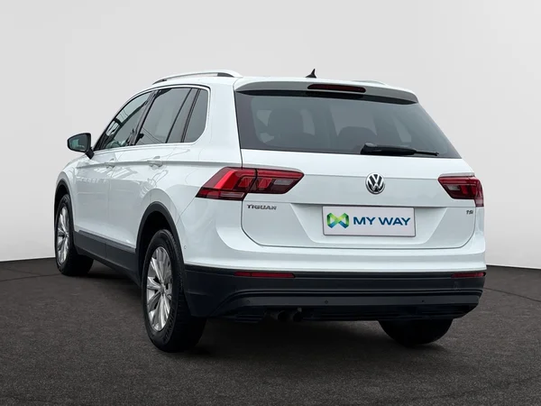VOLKSWAGEN Tiguan (2018) — foto 4 van 11