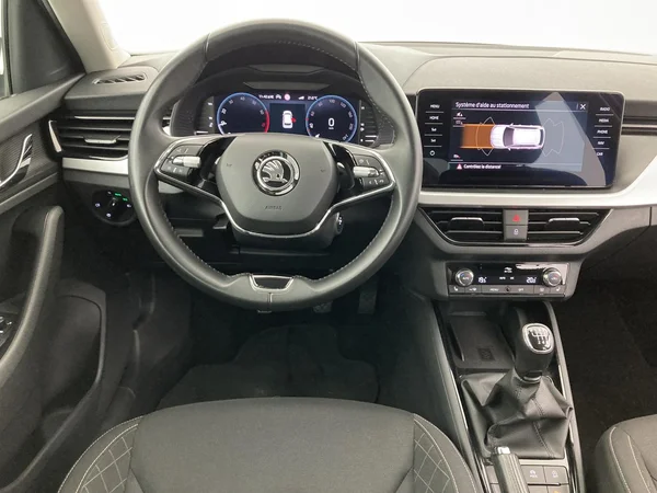 SKODA Kamiq (2023) — foto 33 van 36