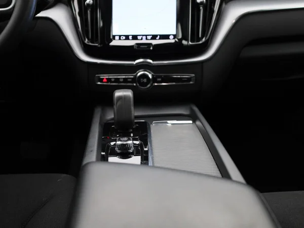 Volvo XC60 (2021) — foto 2 van 44
