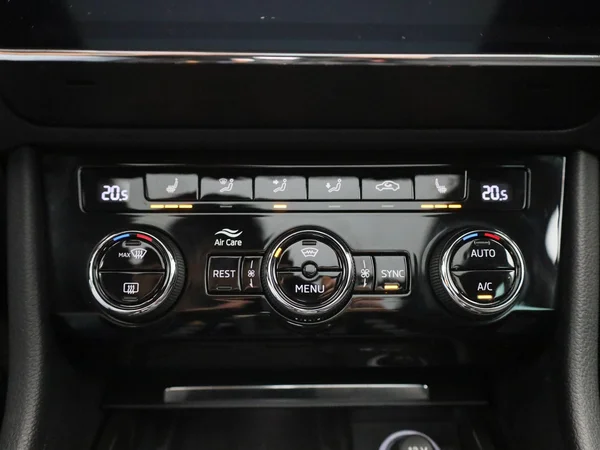 Škoda Superb (2022) — foto 14 van 47