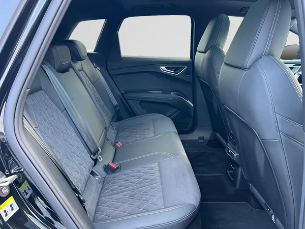 AUDI Q4 e-tron (2024) — foto 2 van 18