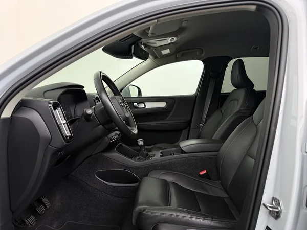 VOLVO XC40 (2021) — foto 2 van 30