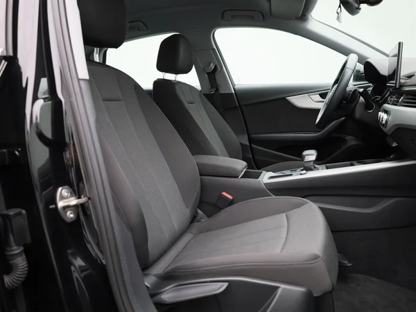 Audi A4 (2023) — foto 32 van 42