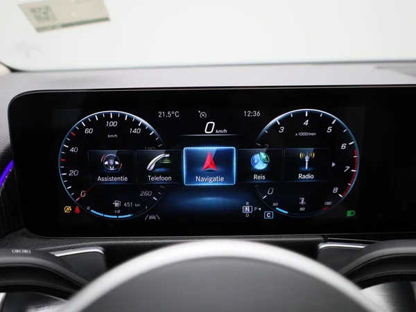 Mercedes-Benz GLB (2021) — foto 10 van 45