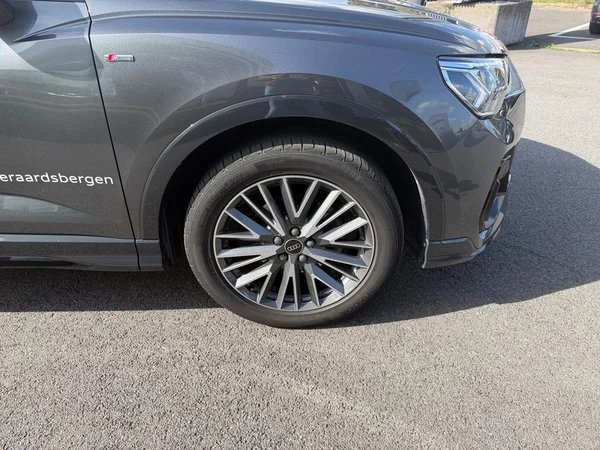 AUDI Q3 Sportback (2024) — foto 17 van 24