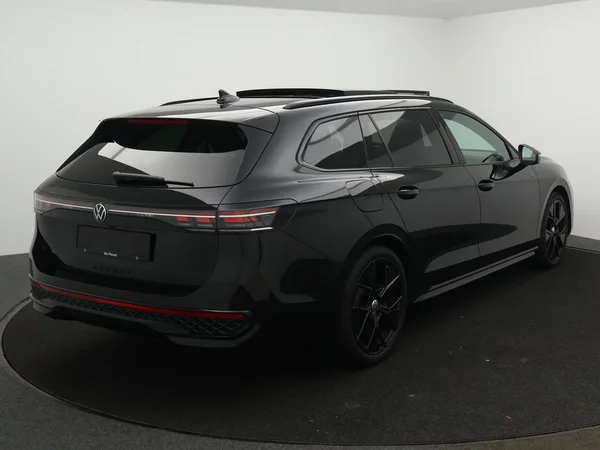 VOLKSWAGEN Passat SW (2024) — foto 12 van 32