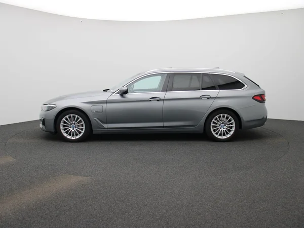 BMW 5 Reeks (2023) — foto 34 van 44