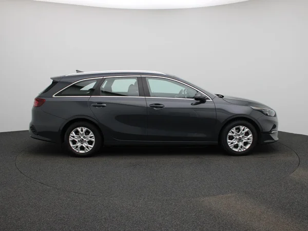 Kia cee'd (2023) — foto 37 van 39