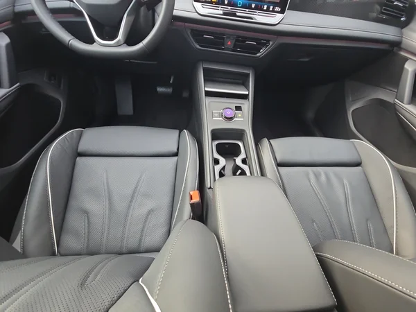 VOLKSWAGEN Tiguan (2026) — foto 7 van 24