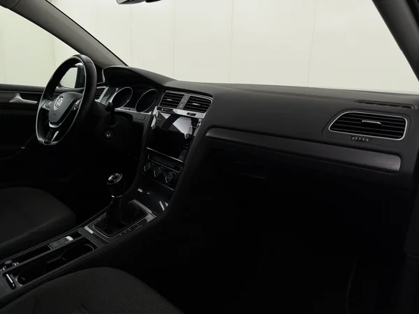 VOLKSWAGEN Golf (2018) — foto 3 van 26