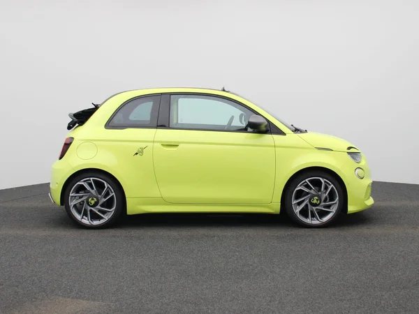 Fiat 500C (2023) — foto 45 van 48