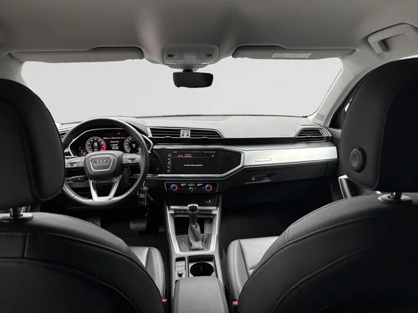 AUDI Q3 Sportback (2024) — foto 8 van 21