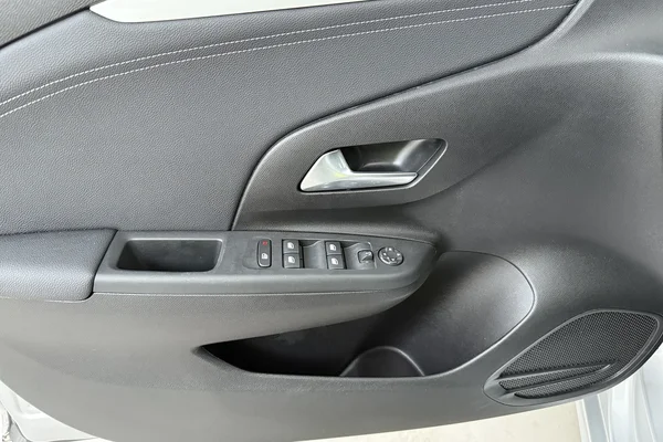 Opel Corsa (2025) — foto 8 van 18