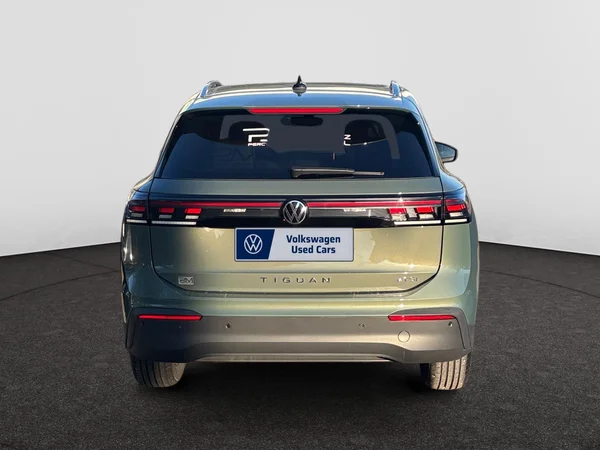 VOLKSWAGEN Tiguan (2025) — foto 12 van 17