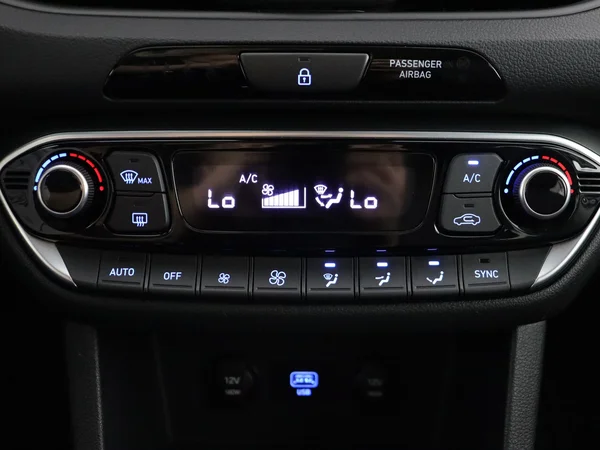 HYUNDAI i30 (2024) — foto 16 van 26