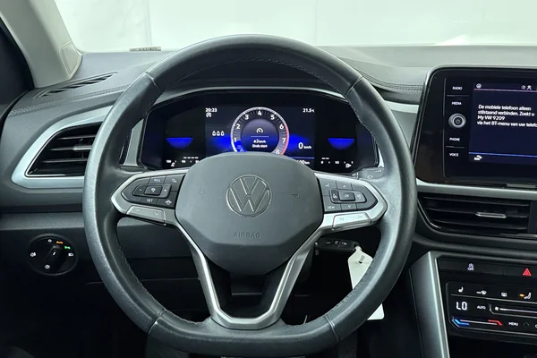 Volkswagen T-Roc (2023) — foto 2 van 19