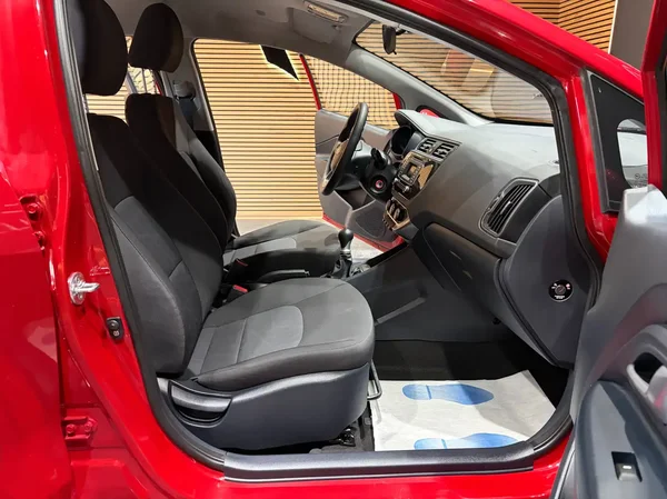 Kia Rio (2015) — foto 4 van 19