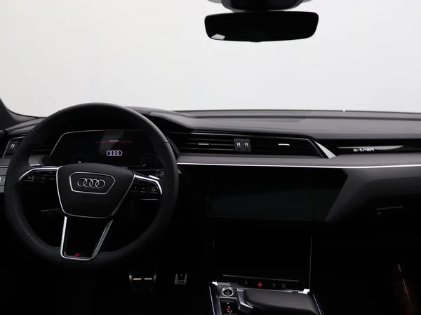 AUDI Q8 e-tron Sportback (2024) — foto 27 van 31