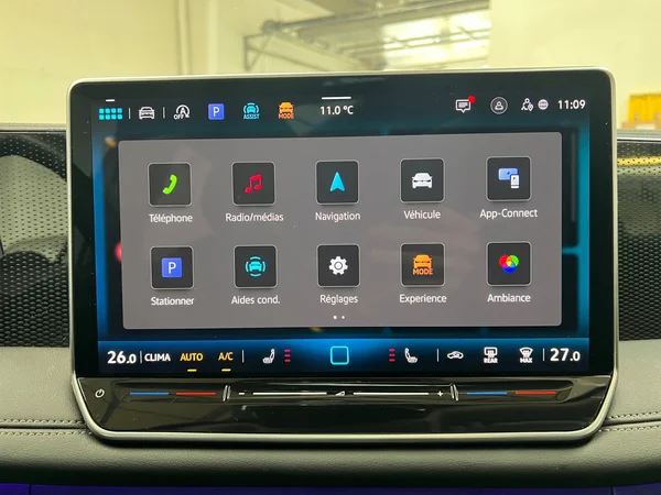 VOLKSWAGEN Tiguan (2024) — foto 3 van 20