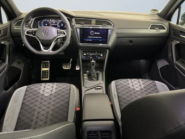 VOLKSWAGEN Tiguan (2021) — foto 4 van 33