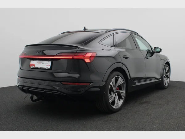 AUDI Q8 e-tron Sportback (2023) — foto 12 van 28