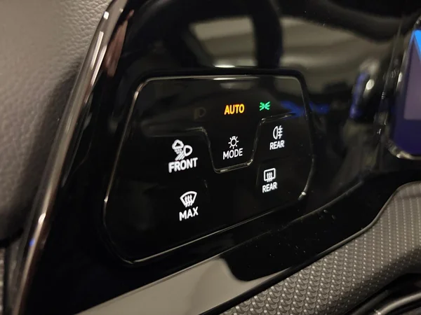 VOLKSWAGEN Golf VIII (2024) — foto 6 van 15