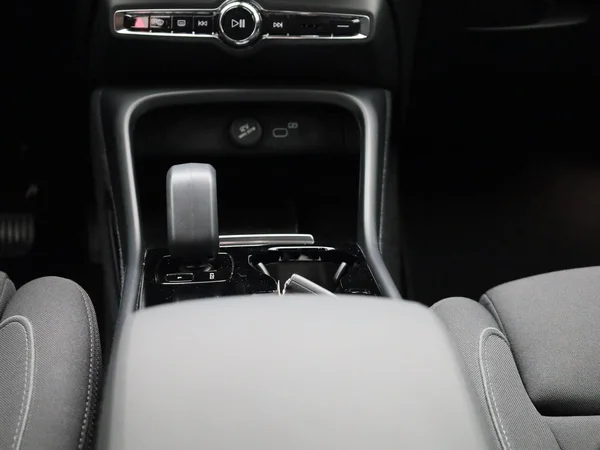 Volvo XC40 (2023) — foto 2 van 39