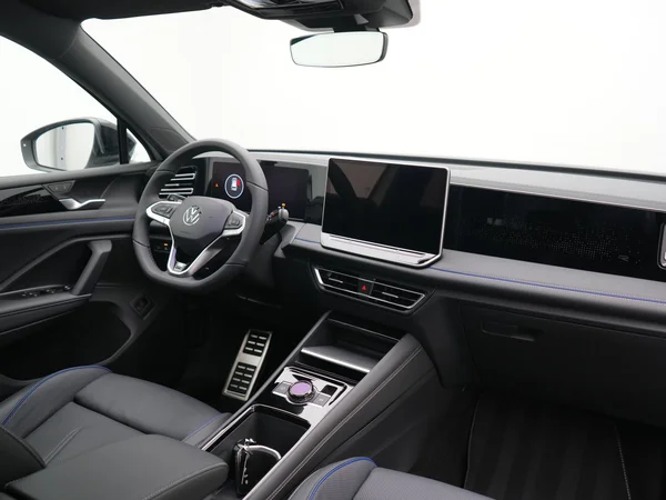 VOLKSWAGEN Tiguan (2025) — foto 3 van 24