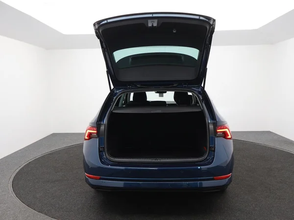 SKODA Octavia Combi (2022) — foto 23 van 29