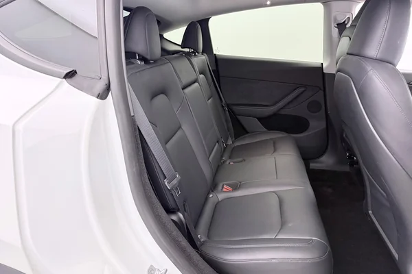 Tesla Model Y (2023) — foto 7 van 33