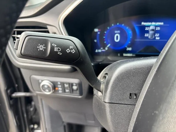 FORD Kuga (2022) — foto 9 van 28