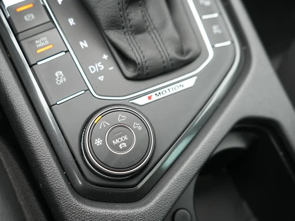 VOLKSWAGEN Tiguan Dsl (2016) — foto 16 van 31