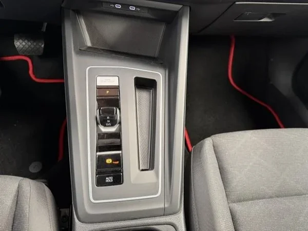 Volkswagen Golf (2024) — foto 5 van 17