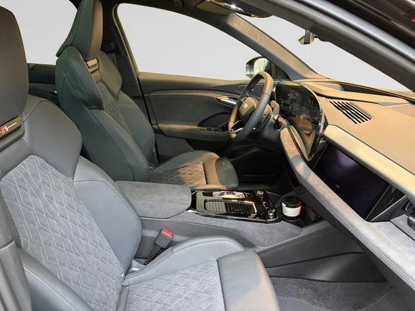 AUDI Q6 e-tron (2026) — foto 19 van 24