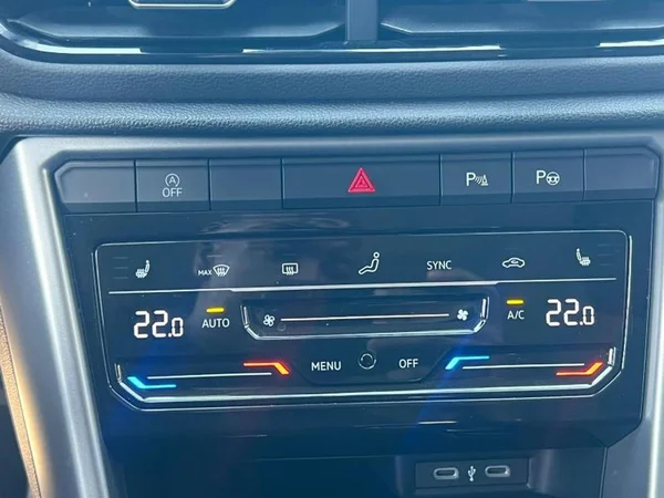 VOLKSWAGEN T-Roc (2024) — foto 17 van 26