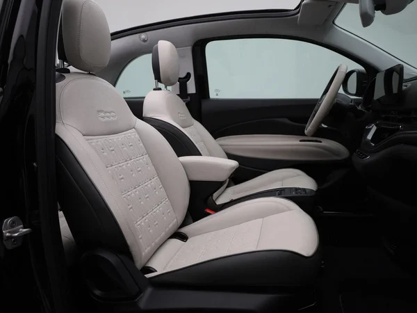 Fiat 500C (2023) — foto 25 van 40