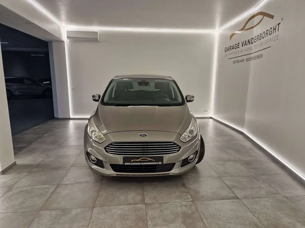 Ford S-Max (2017) — foto 9 van 16