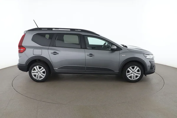 Dacia Jogger (2023) — foto 13 van 16