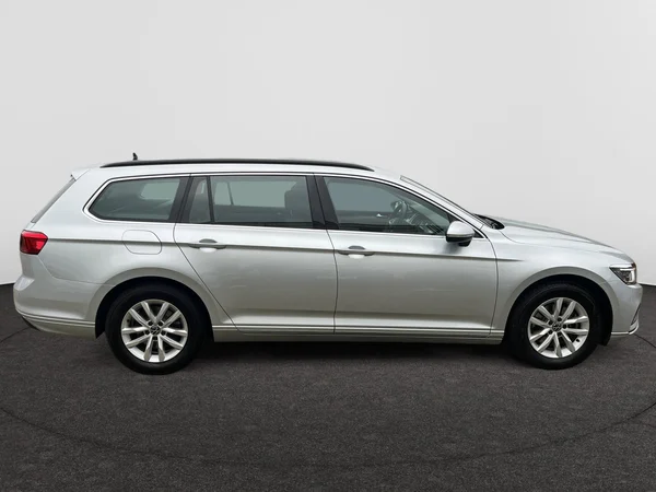 VOLKSWAGEN Passat SW (2023) — foto 23 van 24