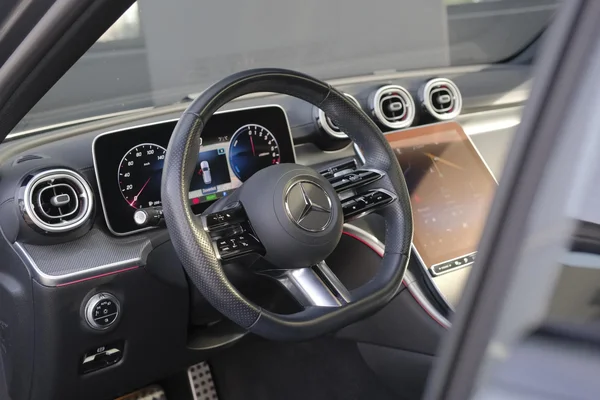 Mercedes-Benz C-Klasse (2024) — foto 13 van 34