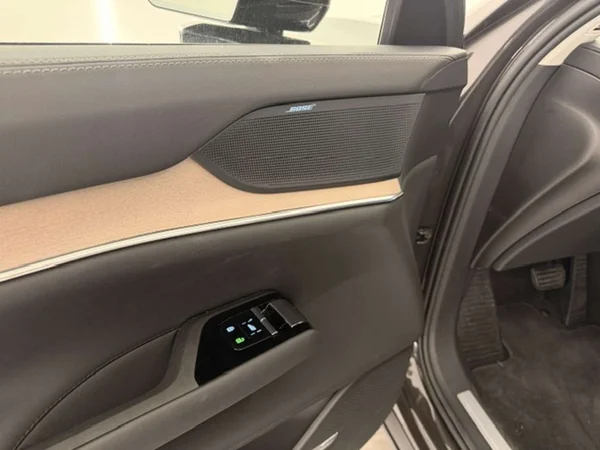 Volvo EX90 (2025) — foto 8 van 25
